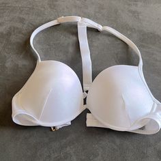 Victoria’s Secret White Bikini Top Never Worn Back Middle Strap Has “Victoria’s Secret” In Silver And Black Crystals. None Missing. Adjustable Straps. Beautiful Top. White Halter Neck Swimwear With Built-in Bra, White Stretch Swimwear With Padding, White Padded Stretch Swimwear, White Triangle Top Swimwear With Straps, White Padded Underwire Swimwear, White Underwire Swimwear With Straps, White Party Bra With Adjustable Straps, Summer Backless Bra With Straps, Victoria's Secret Push-up Bra With Adjustable Straps