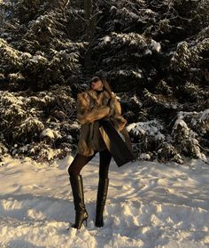 Ski Town Outfits, Snow Fits, Ski Trip Outfit, Apres Ski Outfits, Ski Aesthetic, Russian Winter, Cabin Core, Winter Girl