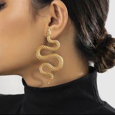 Brand New Boutique Item Avant-Garde Sexy And Exaggerated Halloween Accessory Gold Color Snake Earrings. Unbranded Comes In Clear Packaging. Similar Earrings Are Available In Separate Listings! Bundle And Save! Golden Snake, Rock Jewelry, Snake Jewelry, Snake Earrings, Long Drop Earrings, Party Earrings, Special Jewelry, Geometric Earrings, Styl Vintage