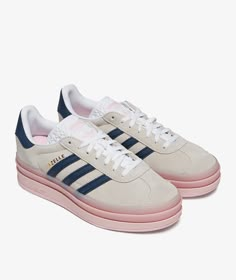 The GAZELLE BOLD W item  by  adidas which is part of the Fall Winter 2024 collection, is now available at SVD. Timeless Sneakers Women, Shoes For Women 2024, Must Have Sneakers Women, Adidas Outfits For Women, Shoe Inspo Sneakers, Sneakers Fashion Women's, Adidas Gazelle Platform, Platform Gazelle, Gazelle Platform