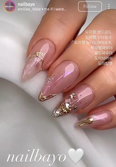 Classy Gold Nails, Simple Elegant Nails, Winter Glam, Romantic Nails, With Nails, Simple Acrylic Nails, Nails White