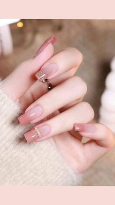 Nails Acrylic Ideas, Nail Designs Easy, Elegant Touch Nails, Shiny Nails Designs, Acrylic Ideas, Nail Color Trends