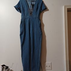 Fashion Nova Denim Blue Womens Jumpsuit With Gold Chain Zipper In Back New With Tag Size Large Denim Blue V-neck Jumpsuits And Rompers, Casual Blue Denim Jumpsuit With V-neck, Casual Blue Denim Jumpsuit V-neck, Casual Dark Wash Denim Jumpsuit For Night Out, Blue Denim Jumpsuits And Rompers For Night Out, Blue Denim Jumpsuits For Night Out, Casual High Rise Denim Jumpsuit For Night Out, High Waist Denim Jumpsuit For Night Out, Trendy Blue Denim Jumpsuit With V-neck