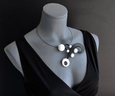 Abstract Necklace, Mesh Necklace, Wedding Necklaces, Contemporary Necklace, Modern Necklace, Black And White Shorts, Modern Necklaces, Necklace Fashion, Short Necklace