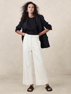 Oceanside Wide-Leg Cropped Pant | Banana Republic White Linen Pants Outfit, Red Dress Pants, Linen Pants Outfit, Cream Pants, Cropped Linen Pants, Cropped Wide Leg Pants, Outfit Formulas, Petite Shorts, Minimal Outfit