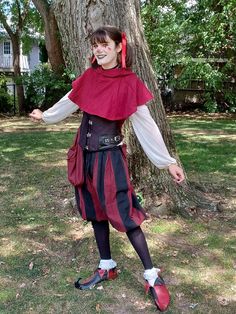 Ren Fair Jester, Jester Outfit Medieval, Ren Faire Jester Costume, Ren Faire Clown, Jesters Outfit, Jester Inspired Outfit, Medieval Jester Costume, Jester Ren Faire, Jester Outfit Design