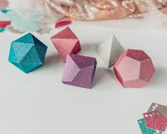 Charm your guests with these delightful favor boxes & ornaments. Include as a subtle geeky touch to your table, photo backdrops and centerpieces. Geometric boxes are shaped like the polyhedral dice used in the worlds favorite role playing games! They are classic geometric shapes, and look like Dice Diy, Dnd Wedding, Paper Dice, Favor Box Template, Nerd Wedding, Dragon Wedding, Geometric Box, Geeky Wedding, Nerdy Wedding