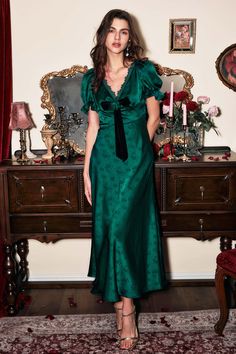 Product Details Be elegant and chic in this eye-catching Serita Jacquard Satin Maxi Dress, crafted from luxurious satin which is fully lined and decorated with delicate rose bows. The V neckline adds an air of sophistication while the vibrant green shade will make you stand out from the crowd. Flaunt your sophistication with this timeless piece. Satin ,Fully lined V Neckline Decorated with rose bows The Fabric 100% Polyester Machine cold washable, lay ，flat to dry Fit Guide Marina Size S model i Christmas Dress Women, Christmas Party Outfits, Holiday Party Dresses, Satin Maxi, Satin Maxi Dress, Traditional Fashion, Vibrant Green, Mode Vintage, Classy Dress