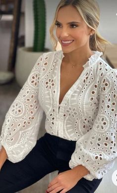 Classy Tips, Embroidered Tops, Women Blouses Fashion, Trendy Tops For Women, Shirts Design, Beautiful Blouses, Outfit Casual, Boho Chic Fashion, Cotton Top