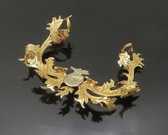 "14K GOLD - Vintage Shiny Antler Style Floral Vine Brooch Pin - GB037  Jewelry Type:         Brooch Pin   Metal Type:            14K Gold   Metal Size:             2.5\" x 2\"   Stone Type:            N/A  Condition:              N/A  Jewelry Weight:     11.8 Grams  PLEASE NOTE: THIS ITEM IS PRE-OWNED. ALTHOUGH MOST ITEMS ARE IN VERY GOOD CONDITION, SOME MAY NEED CLEANING AND/OR MINOR REPAIRS. WE MAKE A VERY STRONG EFFORT TO UPLOAD CLEAR PICTURES. PLEASE INSPECT ALL PICTURES AND ASK ALL QUESTIONS YOU MAY HAVE PRIOR TO MAKING A PURCHASE. NOT ALL STONES ARE GENUINE, SOME ARE ENHANCED OR CREATED." Ceremonial Gold Brooches With 17 Jewels, Heirloom Gold Brooch For Formal Occasions, Heirloom Gold Brooches For Formal Occasion, Traditional Gold Brooch For Anniversary, Traditional Gold Brooches For Anniversary, Ceremonial Gold Brooch Jewelry, Clear Pictures, Floral Vine, Antlers