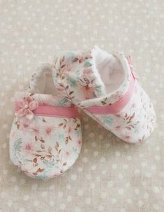 Sewing For Baby, Zelda Baby, Baby Shoes Tutorial, Handmade Baby Shoes, Newborn Hats, Baby Sandals, Crochet Baby Dress, Crochet Baby Booties, Shoes Pink