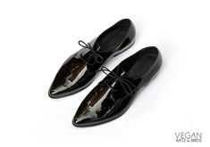 "Shiny Black Oxfords For Women, Stunning Vegan Leather Pointed Toe Shoes These are wonderful Vegan Leather flats with lace in the front for a comfortable closure. They are comfortable and Chic and will look great with any outfit. Wonderful shoes for running around the city, day or night. They have space for your toes and special thick sole. All of our shoes are handmade, created with careful attention to comfort, detail and style. This style has a 2 cm heel. Shoe Details: * Color - Black Availab Cool Shoes For Women, Metallic Oxfords, Hipster Shoes, Vegan Shoes Women, Oxford Shoes Outfit, Black Oxford Shoes, Shoes Formal, Bowling Shoes, Black Oxfords