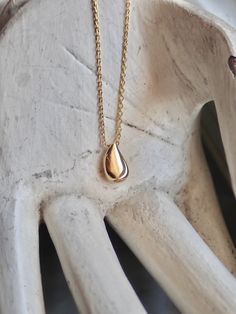 Introducing our Dainty Gold Vermeil Water Drop Necklace, a stunning piece that combines elegance with a touch of nature-inspired charm. Handcrafted with love and attention to detail, this necklace is a perfect accessory to adorn your neckline and add a delicate shimmer to any outfit.Crafted from high quality materials, this necklace features a dainty teardrop pendant, carefully shaped to resemble a beautiful water droplet. The pendant is genuine 14K gold plated, creating a radiant and long-lasti Minimalist Teardrop Tarnish-resistant Jewelry, Minimalist Tarnish-resistant Teardrop Jewelry, Everyday Tarnish-resistant Drop Jewelry, Minimalist Water Drop Jewelry For Everyday, Gold Drop Dainty Jewelry, Minimalist Gold Drop Jewelry, Delicate Teardrop Sterling Silver Charm Necklace, Dainty Teardrop Drop Necklace For Everyday, Dainty Teardrop Pendant Drop Necklace For Everyday