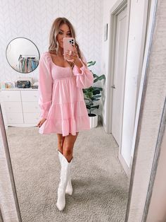 Gingham Dress Outfit, Pink Babydoll Dress, Pink Dress Outfits, Knee High Western Boots, White Boots Outfit, White Cowgirl Boots, Cowboy Boots For Women, Outfit Botas, Botas Western