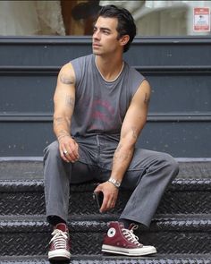 Masc Fashion, Masc Outfits, Trendy Boy Outfits, Style For Men, Mens Casual Dress Outfits, Mens Outfit Inspiration, Outfits With Converse, Joe Jonas, Mens Trends