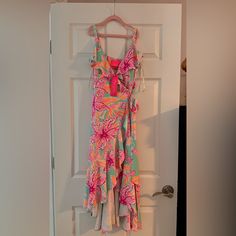 Never Worn, Lilly Pulitzer Spaghetti Strap, Wrap, Dress Size Extra Small With Built-In Bust Support. Not Padded Just Extra Lining And Support To Be Worn Bra Less. Lilly Pulitzer Dress, Lilly Pulitzer, Pink Blue, Spaghetti Strap, Wrap Dress, Spaghetti, Built In, Bra, Pink