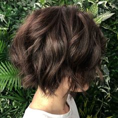 Jagged Chin-Length Bob With Waves Bob Shag, Short Hair Lengths, Chin Length, Chin Length Bob