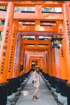 Osaka Photoshoot, Japan Ootd, Tokyo Outfits, Japan Travel Photography, Fushimi Inari Shrine, Inari Shrine, Travel Pose, Fushimi Inari, Tokyo Japan Travel