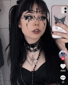 Venom Inspired Makeup, Goth Graphic Liner, Simple Halloween Makeup Ideas, Black Makeup Looks, Makeup Drawing, Old Makeup, Swag Makeup