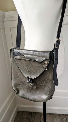 "Unique vintage distressed leather messenger bag, labeled \"Hammer\". Adjustable shoulder strap, silver metal hardware. 11\" x 10\" 2\"" Vintage Travel Shoulder Bag With Silver-tone Hardware, Vintage Shoulder Bag With Silver-tone Hardware For Travel, Vintage Shoulder Bag For Travel With Silver-tone Hardware, Vintage Satchel With Silver-tone Hardware, Vintage Shoulder Bag With Silver-tone Hardware, Vintage Satchel Shoulder Bag With Gunmetal Hardware, Vintage Shoulder Bag With Gunmetal Hardware For Daily Use, Vintage Satchel With Silver-tone Hardware For Everyday Use, Vintage Leather Bags With Hardware Details