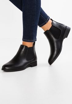 Anna Field Botines bajos - black - Zalando.es 10 Item Wardrobe, Chelsea Boots Outfit, Boots Outfit, Black Ankle Boots, Work Boots, Black Noir, Moschino, Work Outfit, Black Boots