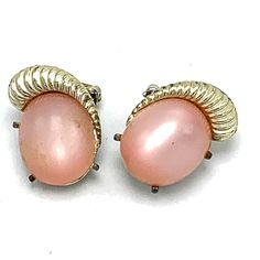 Vintage 1950'-60's Pink Pearly Lucite Goldtone Clip On Earrings Handmade Oval Vintage Earrings, Retro Oval Earrings For Formal Occasions, Vintage Pink Clip-on Earrings For Formal Occasions, Vintage Clip-on Earrings For Vintage Events, Retro Earrings For Vintage Events, Vintage Formal Earrings, Collectible Retro Clip-on Jewelry, Mid-century Clip-on Earrings, Vintage Oval Earrings