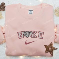 Alabama Crimson Tide x Nike Embroidered Shirt, NCAA Sports Embroidered Hoodie, Best Gift Idea Nike Cartoon, Troy Trojans, Nike Inspired, Embroidered Apparel, Maroon Hoodie, Cat Valentine, Sports Hoodies, Hoodie Material, Custom Nikes