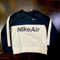 Nike Air Kids Sweater Size M Brand New With Tag Made In Jordan 80% Cotton & 20% Polyester From A Pet Free And Smoke Free Environment No Longer Sold In The Stores Old Nikes, Nike Apparel, Black Sportswear, Tops Nike, Nike Vintage, Sport Sweater, Nike Zip Up, Trendy Outfits For Teens, Fire Fits