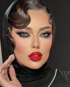 Makeup Model Photo Shoots, Stage Makeup Theatre, Exotic Makeup Looks, 40s Makeup, Queen Of Hearts Makeup, Statement Makeup, Red Lipstick Makeup, Retro Makeup