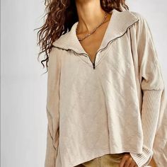 Free People Shiloh Quilted Sweatshirt Pullover Zip Swing Hi Lo Sand Tan Ribbed Trim 1/2 Arms * Ribbed Quarter Zip New Without Tags * Size: X Small Retail Price: $128.00 100% Cotton * There Is A Line Through The Tag To Prevent Store Return Quilted Sweatshirt, Come Undone, Sand Beige, Pullover Sweatshirts, Boho Outfits, Pullover Sweaters, Open Shoulder Tops, Tunic Tops, Active Wear