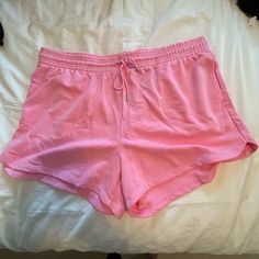 H&M Pink Sweatshorts Pockets With Drawstring Smoke And Pet Free Home New With Tags Pink Ladies Outfit, Coral Shorts, Paisley Shorts, Beige Plaid, White Jean Shorts, Tie Shorts, H&m Shorts, Blue Denim Shorts, Elastic Waist Shorts