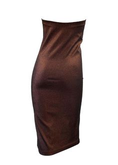 For Sale on 1stDibs - Presenting a mid-length dark copper metallic tube dress designed by Tom Ford for Gucci. This dress debuted on none other than Naomi Campbell as the finale Tom Ford For Gucci, Gucci By Tom Ford, Strapless Tube Dress, Dark Copper, Naomi Campbell, Copper Metal, Tube Dress, Tom Ford, Mid Length