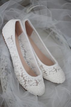 wedding shoes with white lace and tulle on the bottom are ready to be worn