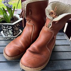 Classic Danish Brand Duckfeet Arhus Pebble Leather, Buttery Soft Boot With Premium Wool Lining. Size: 42 (Us Women’s 10.5-11) - Unisex Boot Color: Nut Nearly New. Wore For A Couple Weeks. Purchased In Winter 2022. I Love These Boots, They Are Soft And Comfortable But They Are Just A Bit Too Big On Me. I’m Normally Between A 41-42. Features Duckfeet Rhus Are Pull-On 100% Premium European Sheep Wool Lined Boots Made From Vegetable-Tanned Pebbled Leather, With Crepe Rubber Soles. The Leather Is Soft And Flexible Right Out Of The Box. The Wool Lining Covers The Entire Interior All The Way To The Toe, And The Heel Is Capped With Leather. This Unisex Boot Keeps Very Warm In The Winter Duckfeet Shoes, Soft Boots, Breaking In, Leather Boots Women, Winter 2022, In The Winter, Sheep Wool, Pebbled Leather, Winter Boot