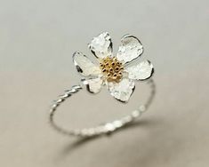 White Daisy Flower, Daisy Ring, White Daisy, Cute Rings, Flower Ring, Flower Jewellery, Pretty Jewellery, Daisy Flower, Bling Bling