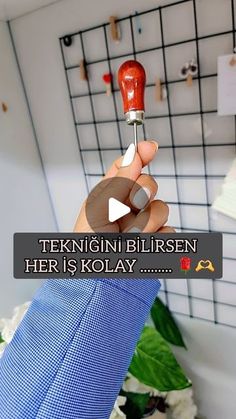 a person holding an electronic device in their hand with the caption'tekingini bilisen her is kolay