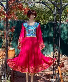 Heavily beaded women Indian traditional dress. Bright pink with royal blue on the chest place sewn all over with little beaded mirrors (SHISHA. Round neck, hight waist. The long sleeves, and the ankle length hem are beaded as well and finished with tassels. Tie in back to tighten the waist.  Gorgeous item, in perfect condition. A RARE FIND.  As always, garment measured flat. BUST 40" + WAIST38" LENGHT TOTAL 50" LENGTH BODICE 16" SLEEVES LENGHT 23" WIDTH OF BEADING ON SLEEVES AND HEM 7" Indian Women Dress, Greek Dress, Pink Chiffon Dress, Traditional Indian Dress, White Shift Dresses, Denim Maxi Dress, Country Wear, Tulip Dress, 80s Dress