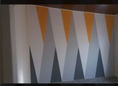 the wall is painted with an orange and white pattern on it's diagonal stripes