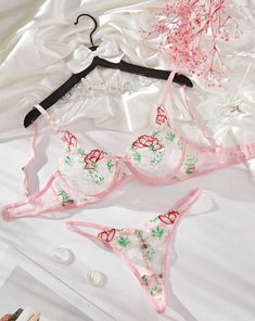 Soft Pink Lingerie Set Floral Lingerie Rosa, Bra Art, Red Lace Lingerie, Wedding Night Lingerie, Delicate Lingerie, Lingerie White, Floral Lingerie, Southern Outfits, Lingerie Catalog