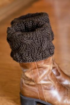 Boot Toppers/Cuffs A fun and cosy way to change those boots! Chocolate Brown Boots, Elegantes Outfit Frau, Mode Shoes