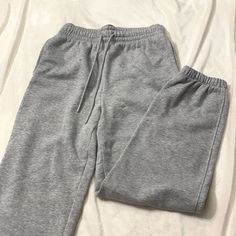 Size Small H&M Never Worn Yellow Sweatpants, Outfit Wishlist, H&m Sweatpants, Jogger Pants Casual, Grey Sweats, Green Joggers, Blue Joggers, Wide Leg Sweatpants, Womens Khakis