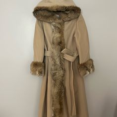 Good Clean Condition Ready To Wear! Smoke-Free Environment - No Size Tag Measures Pit To Pit 18” / Waist 16” / Pit To Wrist 16”/ Length (Shoulder To Bottom) 46” / 2 Hidden Side Hand Warmer Pockets / Hidden Snap Front Closure (St) Belted Coat, Fox Fur, Fur Trim, Hand Warmers, Size Tag, Camel, Ready To Wear, Fox, Jackets & Coats