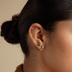 Presenting our Herkimer Malachite Studs, blending earthy charm with a touch of sparkle✨ These earrings feature dainty geometric Malachite gemstones in a Herkimer Diamond shape, known for their rich green hues and natural patterns. Perfect for adding a unique flair to your everyday look, they're sure to become a favorite in your jewelry collection! SKU: RR-ER463 Product Details Material: High Quality Solid 925 Sterling Silver Finish: Sterling Silver ∙ 18K Gold Featuring dainty ~8x5mm Malachite CZ Malachite Earrings, Emerald Eyes, Natural Patterns, Green Collection, Green Hues, Rich Green, Herkimer Diamond, Patterns In Nature, Diamond Shape