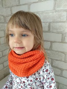 Handgestrickter Wollschal, Kleinkind Mädchen Rundschal, Kinder Woll Rundschal, Winter Jungen Schal, Wolle Strick Rundschal, Warmer Kinderschal, Kinder Infinity Schal, Baby Halswärmer Dieses super trendige helle Accessoire für Jungen und Mädchen, um Wärme und Freude in ihr Leben zu bringen. - 100% Merinowolle - super warm - extrem weich - nahtlos - große Farbkarte Schal auf Foto Farbe: Orange (39) Dieser Schal ist in folgenden Größen erhältlich: Baby: von 3 Monaten bis 12 Monaten; Kleinkind 1: 12 Bordeaux Color, Rosé Brown, Kids Scarf, Rose Lights, Photo Colour, Wool Scarf, Neck Scarves, Bright Blue, Neck Warmer