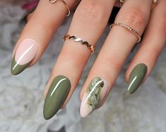 Nail Extension Marble Designs, Greenery Nail Art, Emerald Green Marble Nails, Emerald Green Nails With Gold, Kutek Disney, August Nails, Nails Green, Her Nails