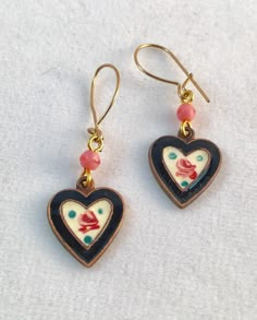 Vintage Hearts, Indie Jewelry, Earrings Heart, Dope Jewelry, Funky Jewelry, Vintage Heart, Enamel Earrings, Pink Beads, Jewelry Inspo