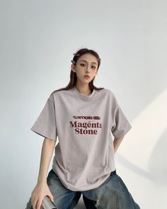 A short sleeve T-shirt that is both girly and casual.

A simple yet eye-catching design that is not too sweet.

A piece that can be worn with the best balance regardless of your body type.


◾️Model
Height/Weight: 162cm(63.7in)/45kg(99.2lb)
Try-on size: M







Cm
(inches)

Length
Chest
Shoulder
Sleeve Length


M
69(27.1)
116(45.6)
53(20.8)
21(8.2)


L
71(27.9)
120(47.2)
55(21.6)
22(8.6)


XL
73(28.7)
124(48.8)
57(22.4)
23(9.0)


2XL
75(29.5)
128(50.3)
59(23.2)
24(9.44) Basic Gray Short Sleeve T-shirt, Trendy Short Sleeve T-shirt With Text Print, Gray Cotton Slogan Top, Trendy Gray Short Sleeve Tops, Gray Graphic Tee With Short Sleeves, Trendy Cropped Slogan T-shirt, Trendy Short Sleeve Slogan T-shirt, Gray Cotton Short Sleeve T-shirt, Trendy Slogan T-shirt