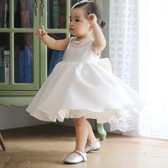 Flower Girl Dresses Super Cute White Princess Flower Girl Dress Baby Toddler Pageant Gown Sleeveless Princess Dress For First Communion, White Sleeveless Pageant Dress For Spring, White Dresses With Satin Bow For Spring, White Satin Bow Dress For Spring, White Spring Dresses With Satin Bow, White Spring Dress With Satin Bow, Elegant Princess Dress For Baptism, Princess Style Pageant Dress With Satin Bow, Spring Princess Dress With Satin Bow For Dress-up