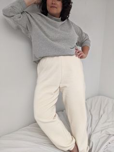 Our Franklin Sweatpants are a flattering and versatile complement to all the pieces in our Sweats collection. The Franklin Sweatpants feature a comfortable elastic + drawstring waistband, side seam pockets, and cinched elastic leg openings. The exquisite rippled fabric has an incredibly soft yet substantial hand, reminiscent of our favorite vintage pieces and perfect for year-round wear. We love pairing our Franklin Sweatpants with vintage and our staple Romy Sweater for a favorite go-to look! 1 Comfortable Straight Sweatpants With Pull-on Style, Sporty Relaxed Fit Pull-on Bottoms, Relaxed Fit Bottoms With Elastic Waistband And Tapered Leg, Ankle-length Pull-on Pants For Loungewear, Comfy Pants With Elastic Waistband For Fall, Versatile Tapered Leg Loungewear Pants, Beige Relaxed Fit Athleisure Bottoms, Beige Athleisure Bottoms With Ribbed Waistband, Beige Athleisure Pants With Elastic Waistband