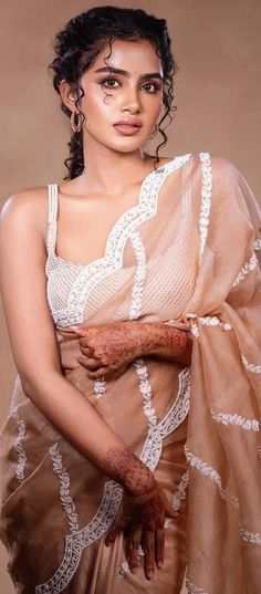 Anupama Parameswaran New Pics, Creative Wedding Photo, Bollywood Girls, Desi Beauty, Indian Bride, Beauty Women, Asian Beauty